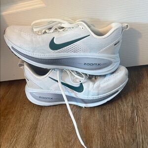 Nike White and Green vomero 18